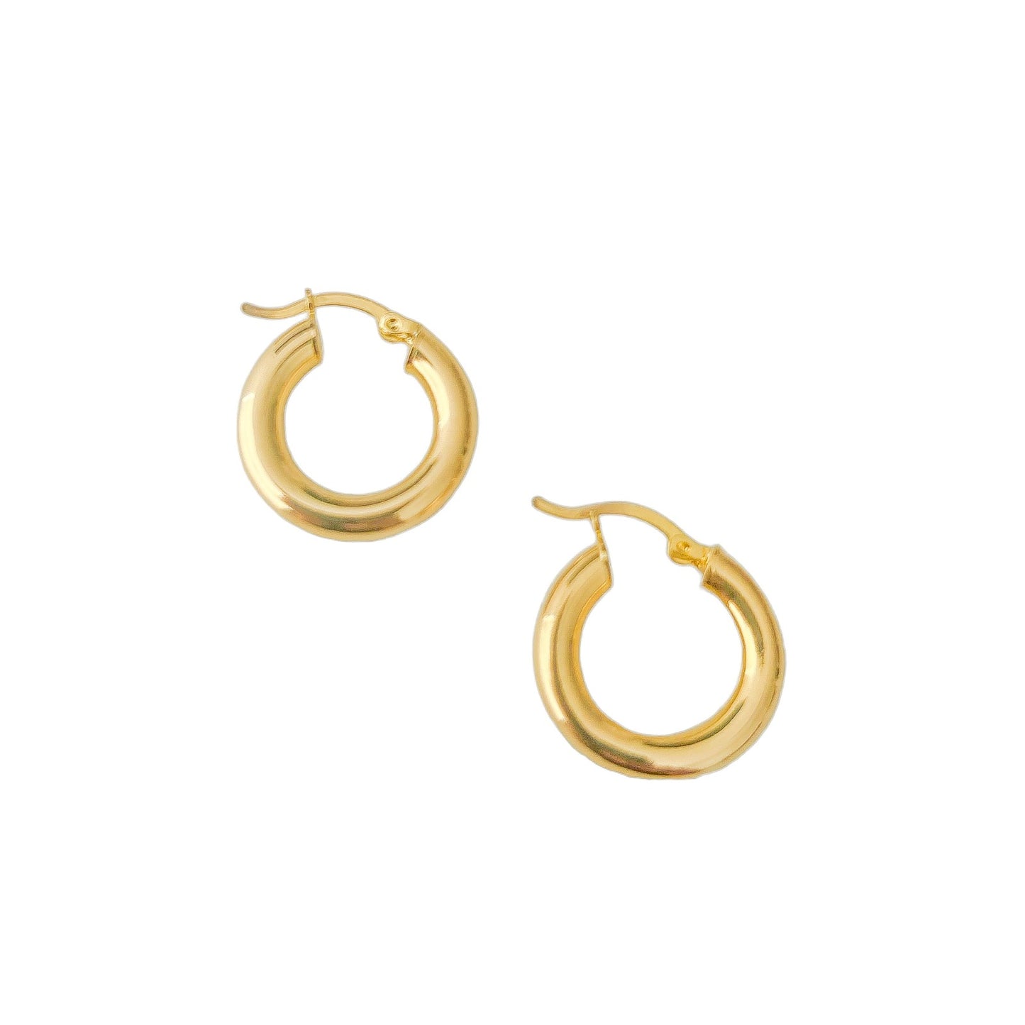 Argollas clásicas enchapadas en oro de 18k