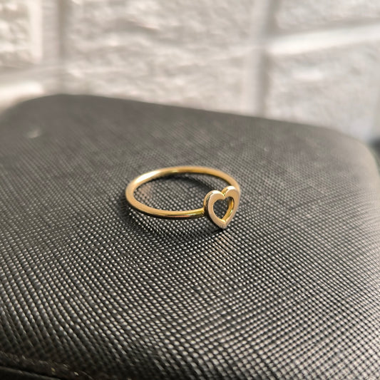 Anillo corazón delineado en oro de 18k