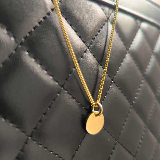 Collar clásico placa en oro de 18k